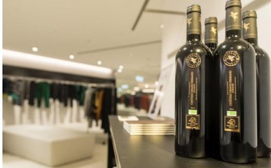 法国翡马携手三宅一生 为圣诞特色服饰发布会呈献贵宾陈酿